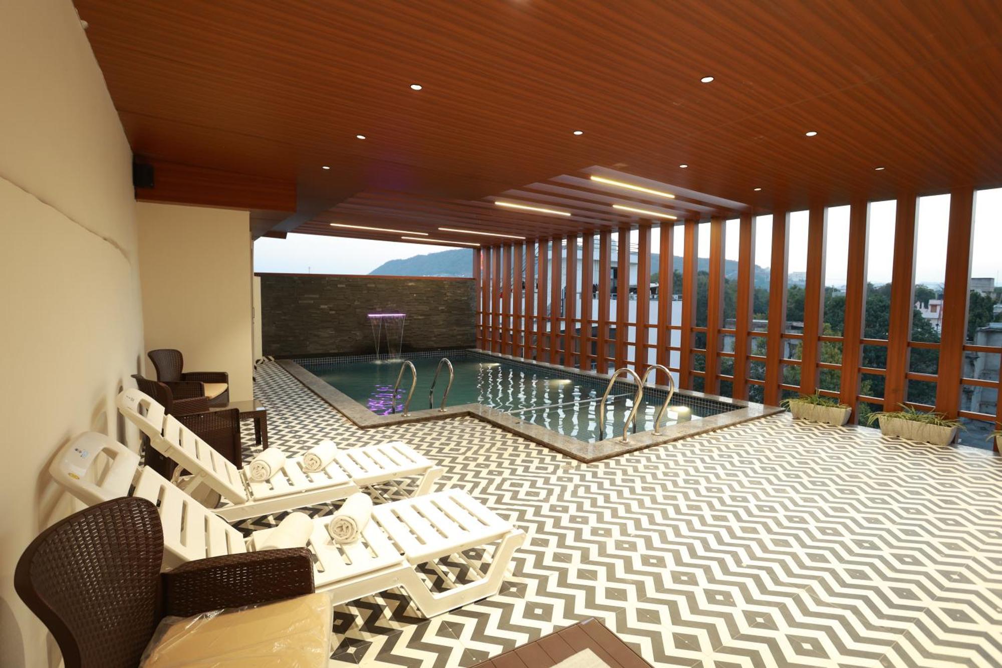 Hotel Taviral Regency Udajpur Zewnętrze zdjęcie